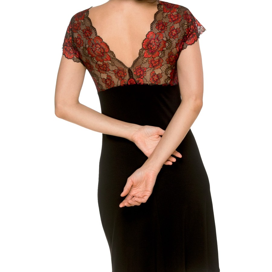 Detalle encaje floral nuisette escote V